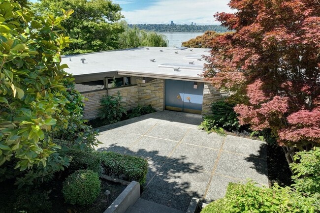 Building Photo - 1605 73rd Ave NE