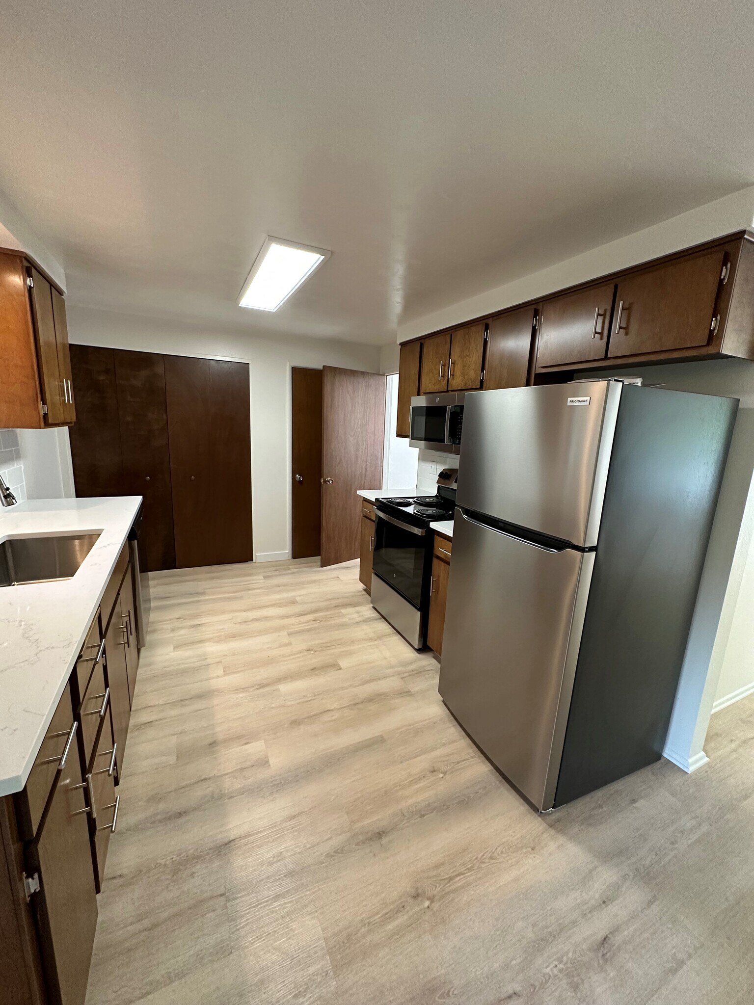 Building Photo - 735 E 43rd Ave