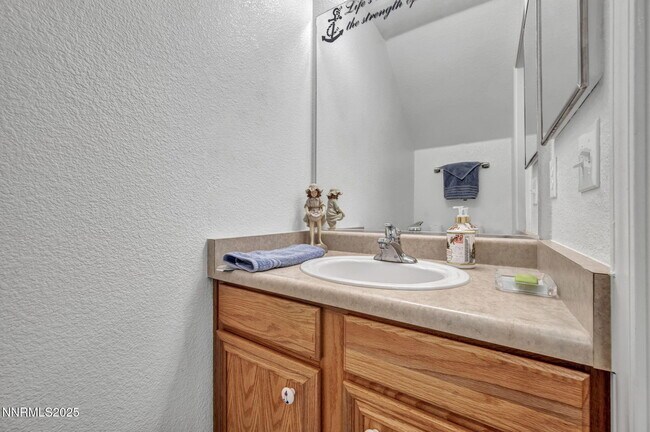 Building Photo - 17795 Oakview Ct
