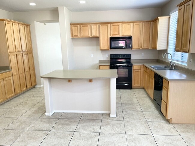 Building Photo - 4 Bedroom/2 Bath Single Level Home in Anthem! Close to freeway & TSMC Plant!