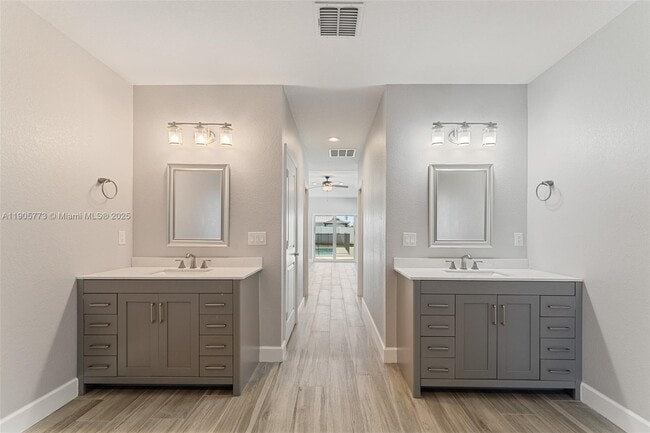 Building Photo - 4609 SW Pearl St