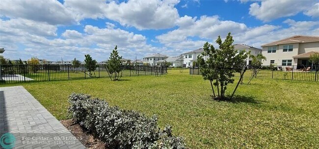 Building Photo - 5461 Empire Dr