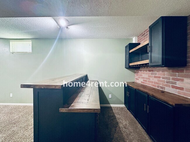 Building Photo - Overland Park Raised Ranch, Primary Suite ...