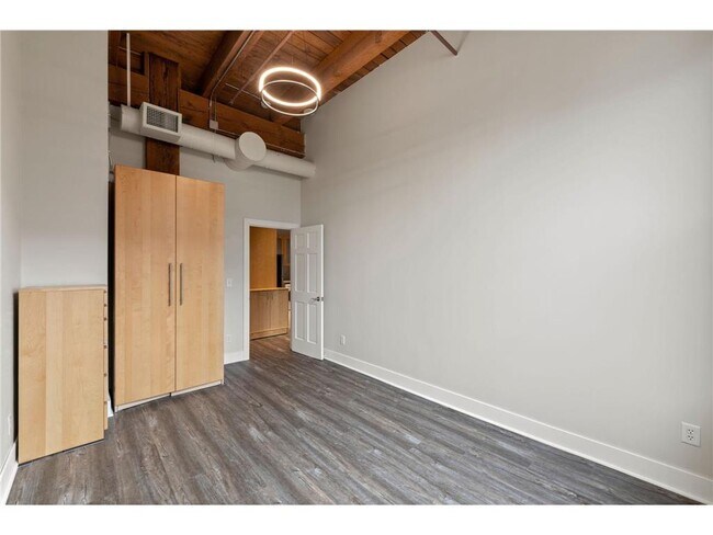 Building Photo - 400 N 1st St