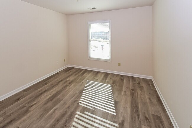 Building Photo - 10338 Ivy Laurel Cove
