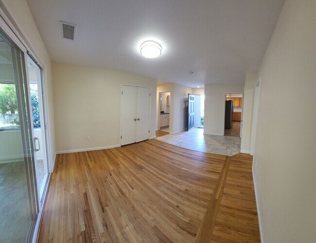 Building Photo - 5 Bedroom 3 bathroom in close proximity to POLY CAMPUS!