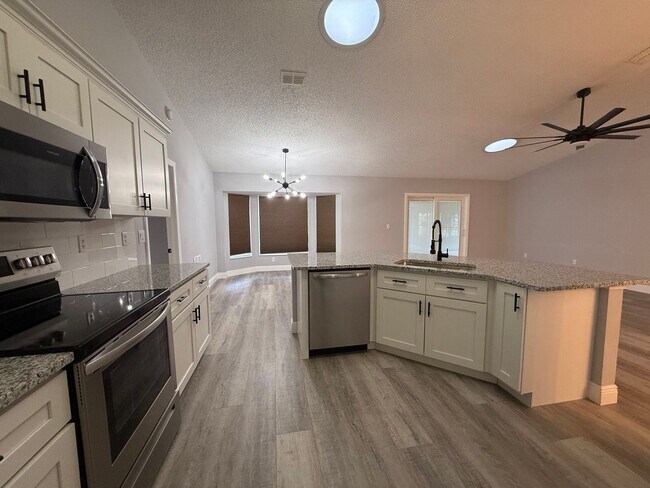 Building Photo - Beautifully updated 3-bedroom, 2-bath home