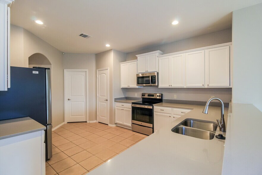 Building Photo - 1813 Cedar Wood Trail