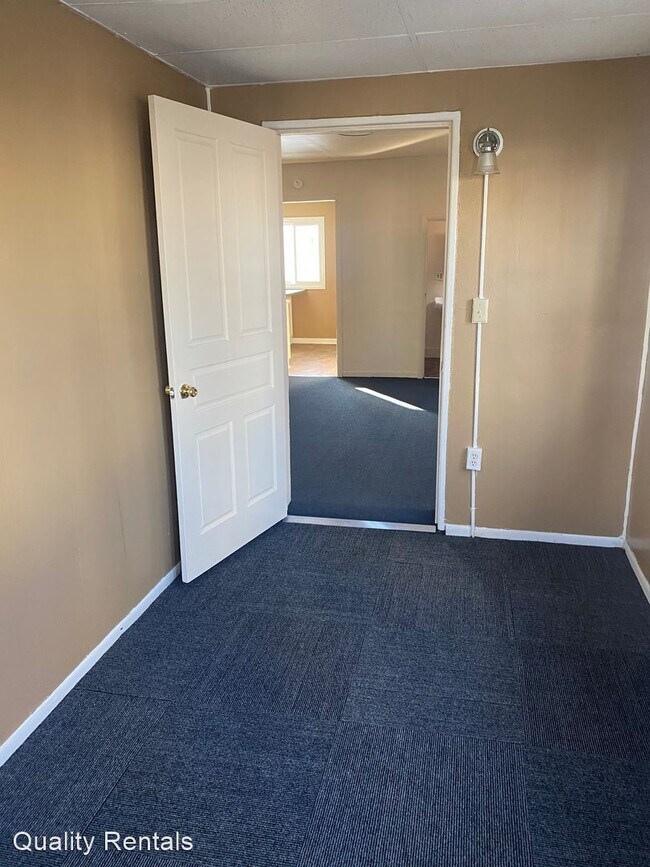 Building Photo - 3 br, 1 bath House - 1119 E 11TH