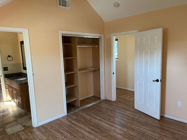 Building Photo - 1428 Chino St
