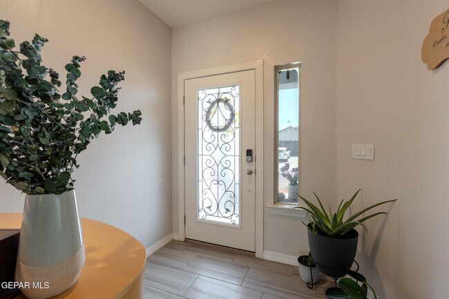 Building Photo - 305 Del Palmar