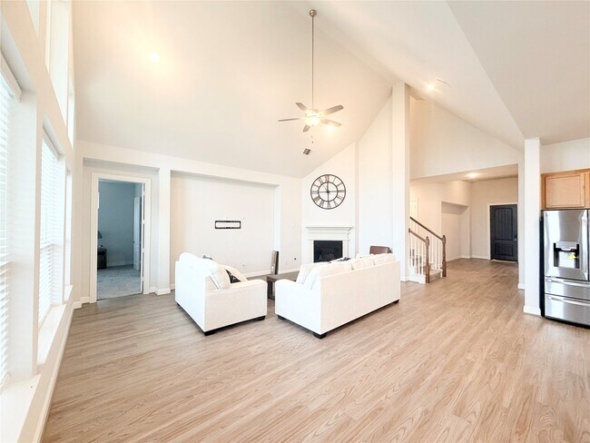 Building Photo - 6610 Lake Oasis Dr