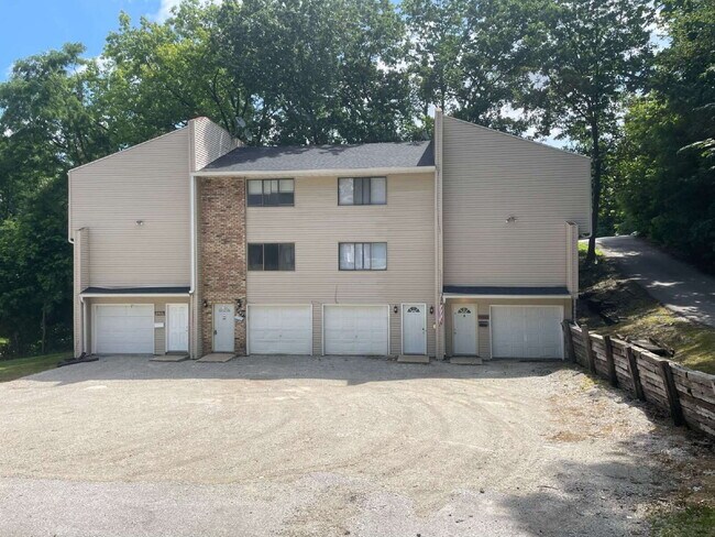 Primary Photo - "Charming 2-Bed Multiplex in Davenport wit...