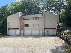 Building Photo - "Charming 2-Bed Multiplex in Davenport wit...