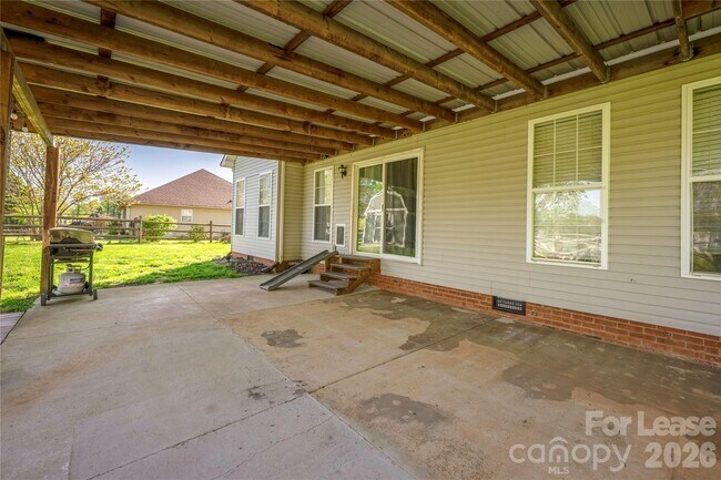 Building Photo - 150 State Park Rd