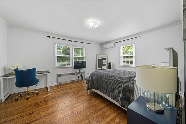 Building Photo - 364 Rutland Ave