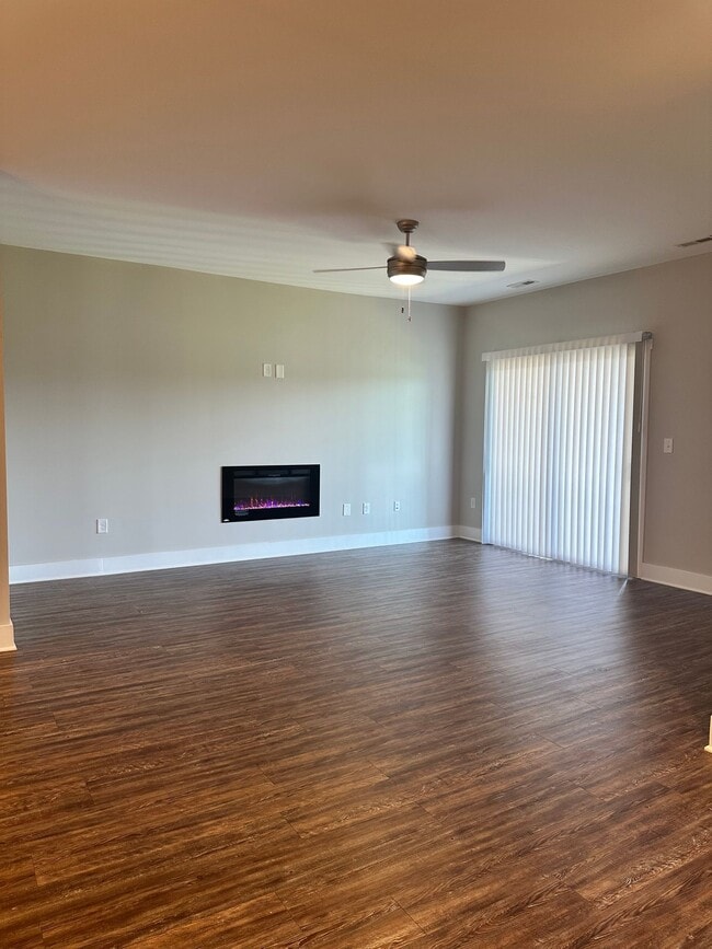 Building Photo - Eleven25