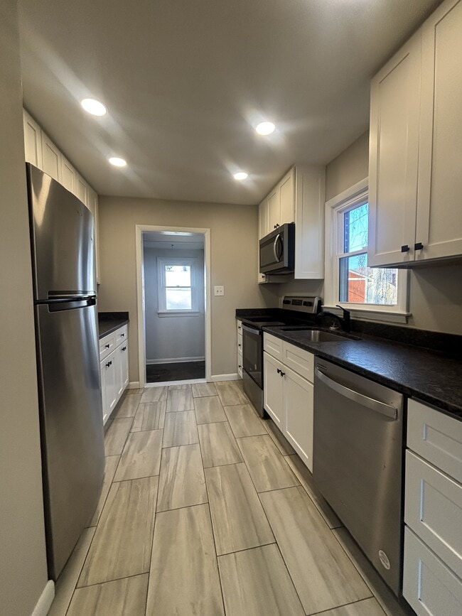 Building Photo - 5819 Dogwood Ave