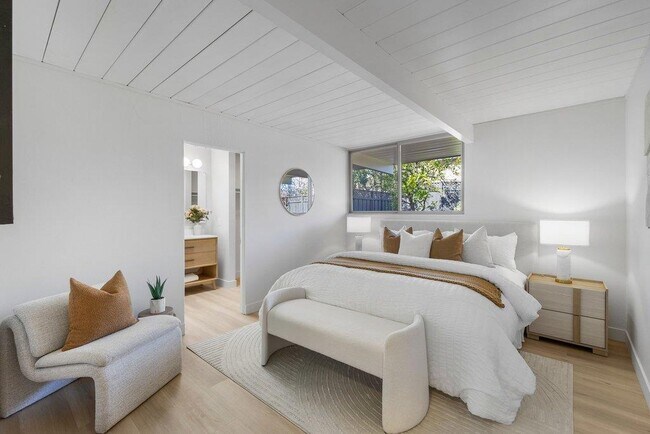 Building Photo - 729 Stendhal Ln