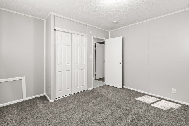 Building Photo - 3920 Vinton St