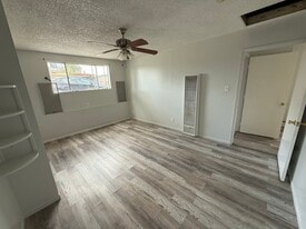 Building Photo - 332 N Ave 57