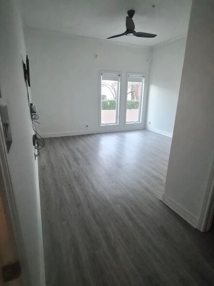 Building Photo - 4040 Avondale Ave