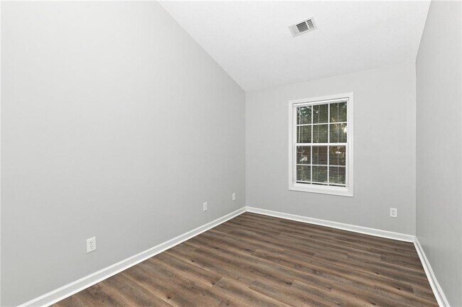 Building Photo - 8648 Thomas Ln