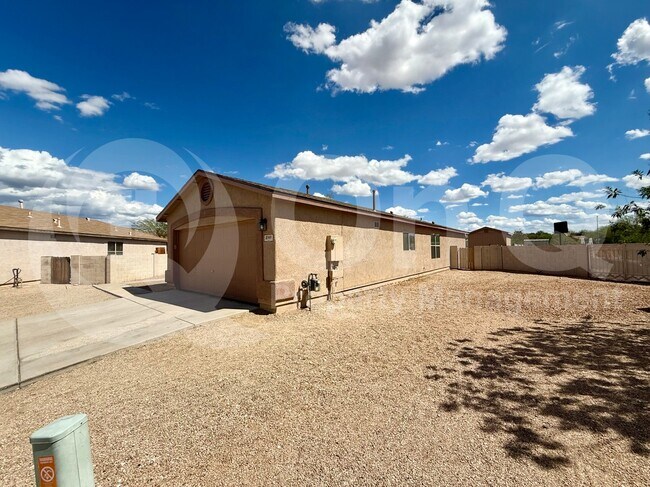 Building Photo - 8149 S Sunny River Pl