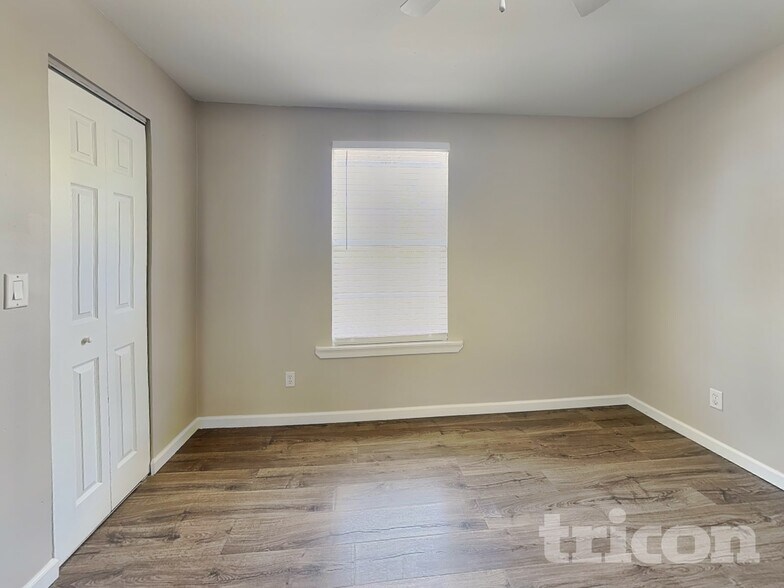 Building Photo - 5513 3rd Avenue Plaza W