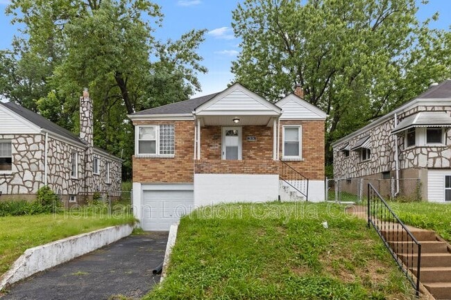 Primary Photo - 7024 Claremore Ave