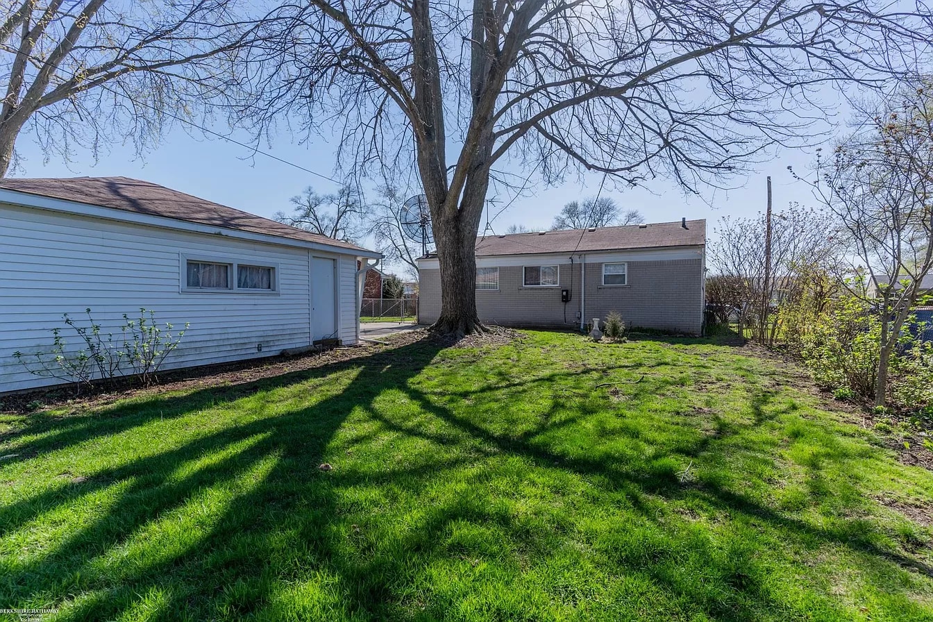 Building Photo - 25100 Marilyn Ave