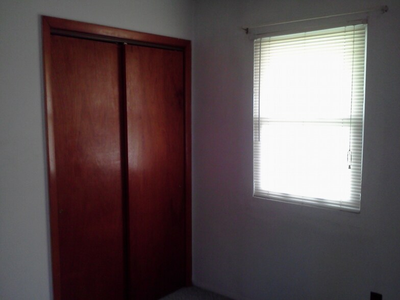 Building Photo - 296 Main St