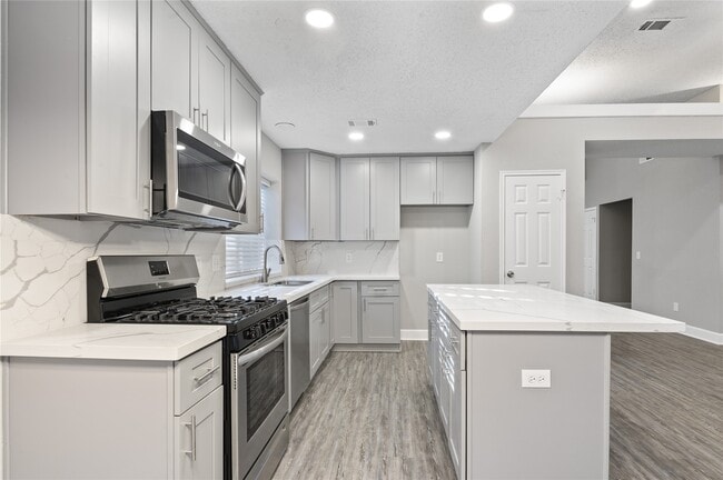 Building Photo - 31 S Stony Bridge Cir