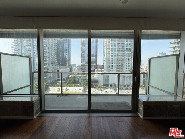 Building Photo - 1155 S Grand Ave