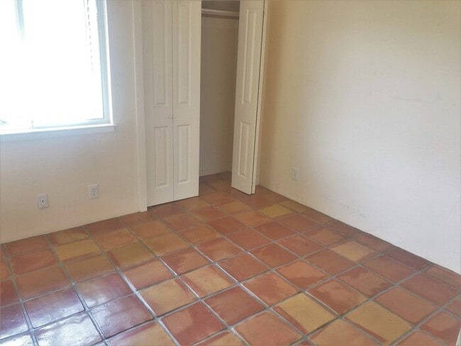 Building Photo - Spacious Two Bedroom Near Downtown Monterey