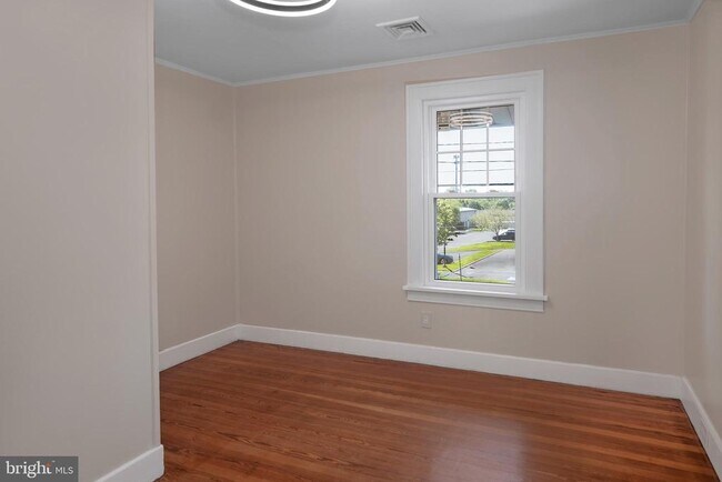 Building Photo - 131 W Franklin Ave
