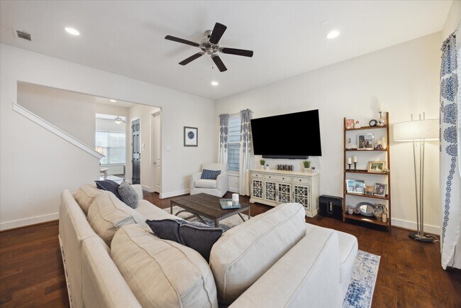 Building Photo - 8806 Hollister Pine Ct