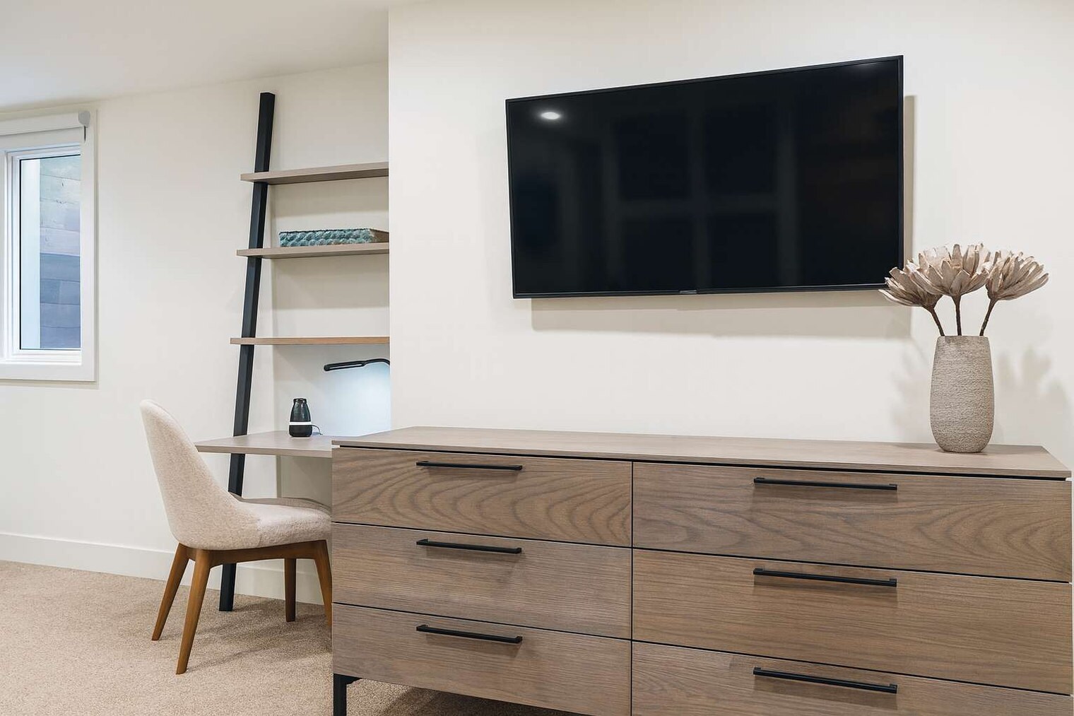 Building Photo - 800 E Hyman Ave