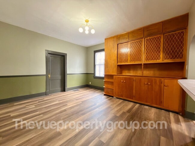 Building Photo - Charming Three-Bedroom with Garage & Fenced Yard