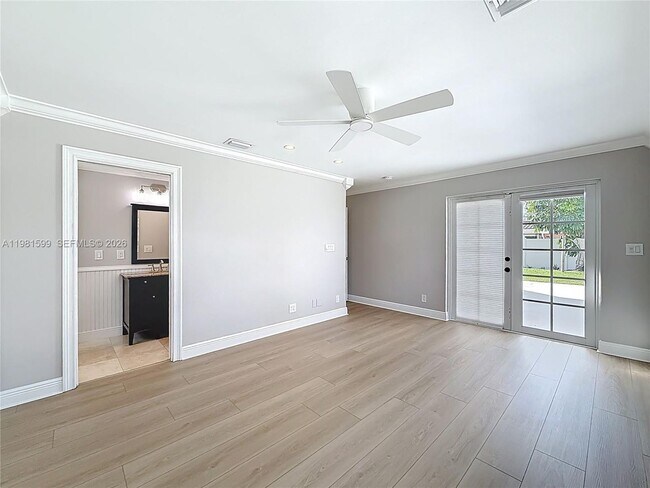 Building Photo - 2533 NE 21st Terrace