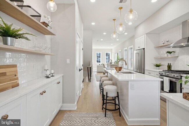 Building Photo - 347 E Gorgas Ln