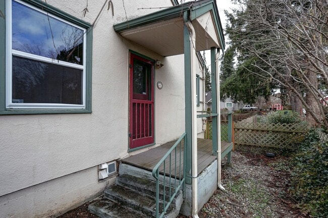 Building Photo - 2 Bed, 2 Bath Home in Historic Birchwood Neighborhood