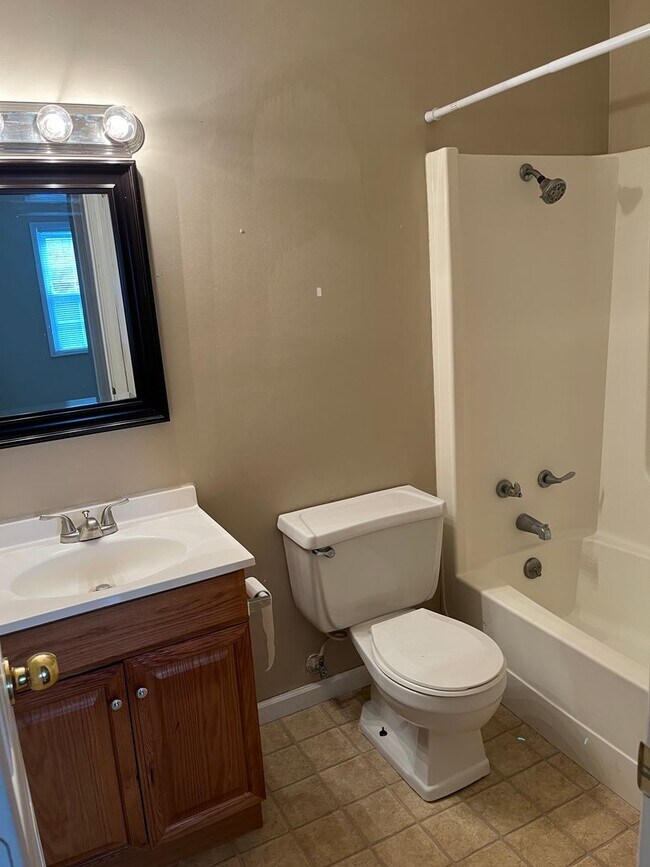 Building Photo - 2 Bedroom, 1.5 Bath - Warsaw, Carport Included
