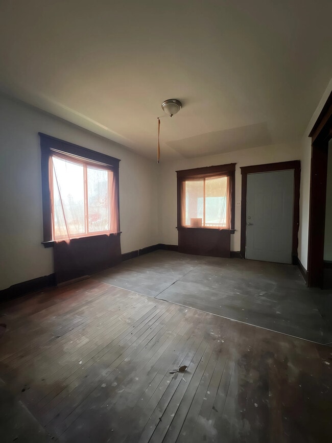 Building Photo - 1641 Stewart Ave