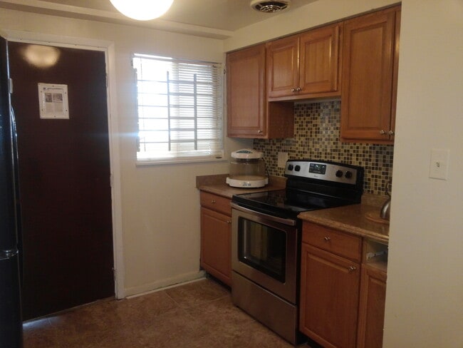 Building Photo - 8109 S King Dr
