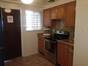 Building Photo - 8109 S King Dr