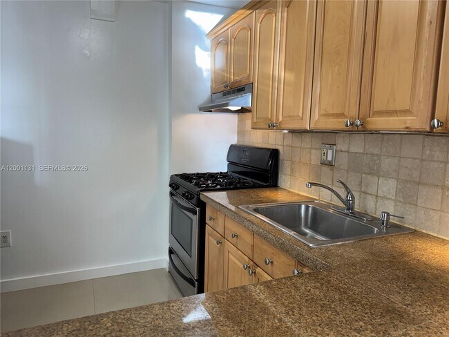 Building Photo - 13120 SW 92nd Ave