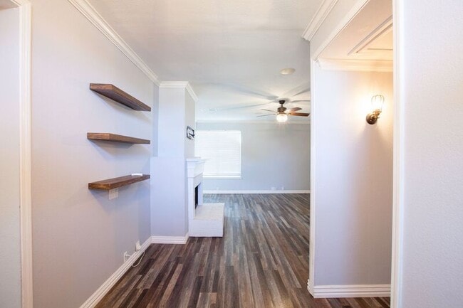 Building Photo - 3103 Creekwood Dr