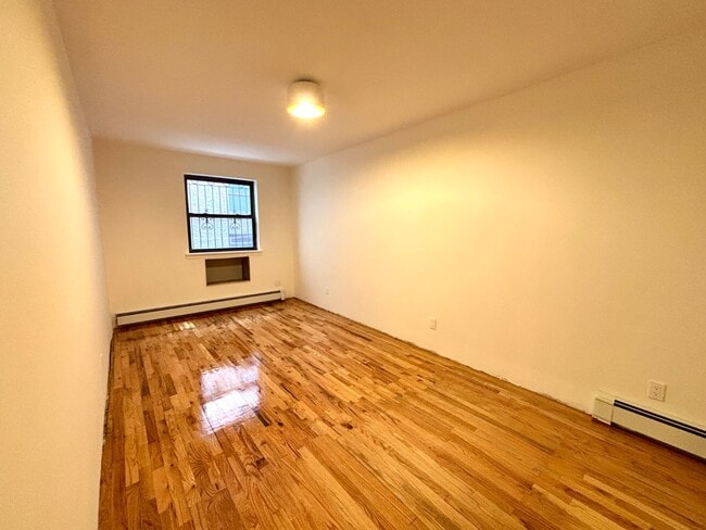 Building Photo - 2182 Davidson Ave