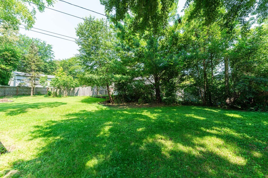 Building Photo - 1012 W Dale Ave